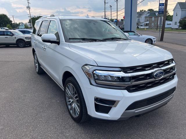 Photo of 2022 Star White Metallic Tri-Coat Ford Expedition
