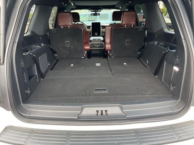 Photo of 2022 Star White Metallic Tri-Coat Ford Expedition