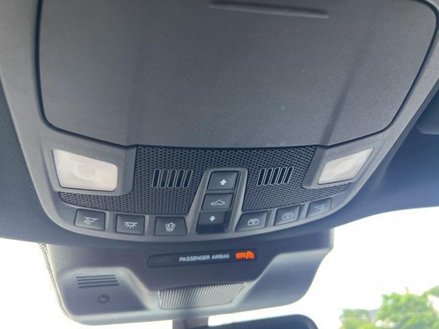 Photo of 2022 Star White Metallic Tri-Coat Ford Expedition