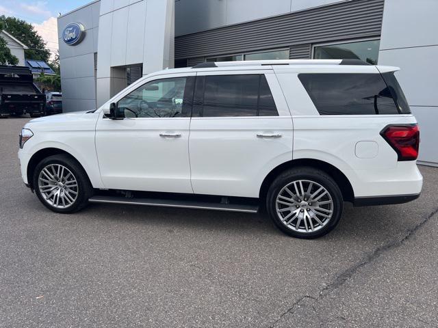 Photo of 2022 Star White Metallic Tri-Coat Ford Expedition