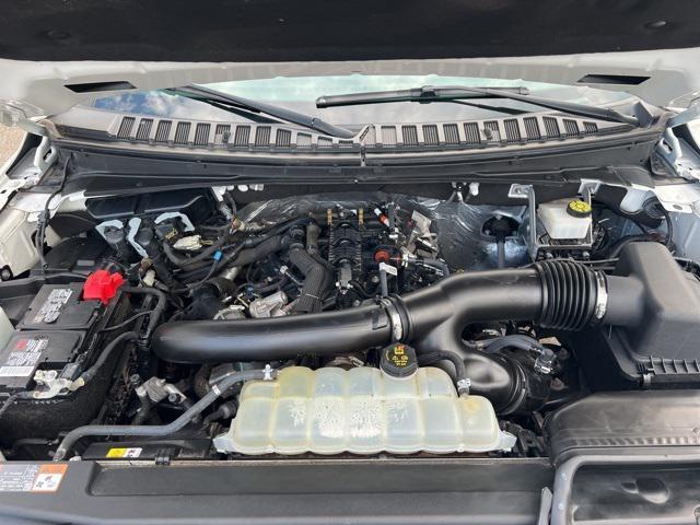 Photo of 2022 Star White Metallic Tri-Coat Ford Expedition
