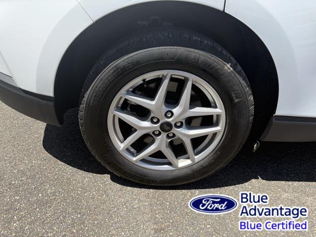 Photo of 2024 Oxford White Ford Edge