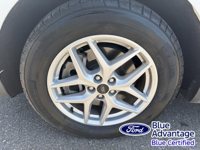 Photo of 2024 Oxford White Ford Edge