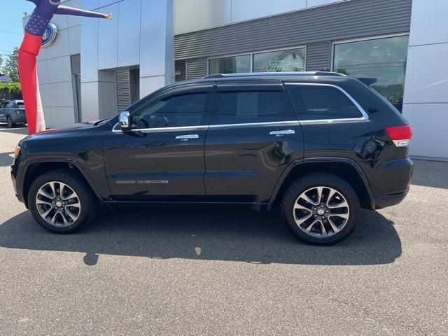 Photo of 2017 Diamond Black Crystal Pearlcoat Jeep Grand Cherokee