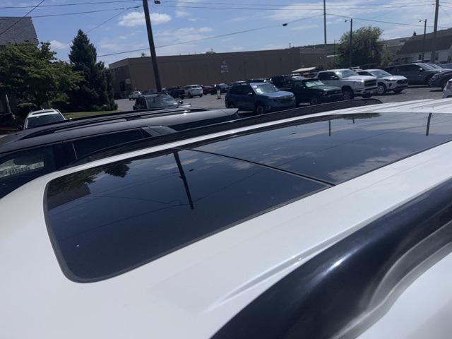 Photo of 2018 White Platinum Ford Explorer