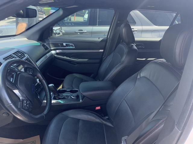 Photo of 2018 White Platinum Ford Explorer