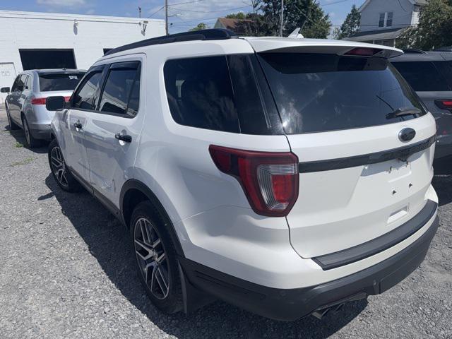 Photo of 2018 White Platinum Ford Explorer
