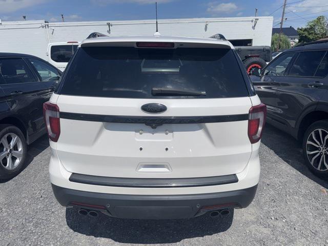 Photo of 2018 White Platinum Ford Explorer