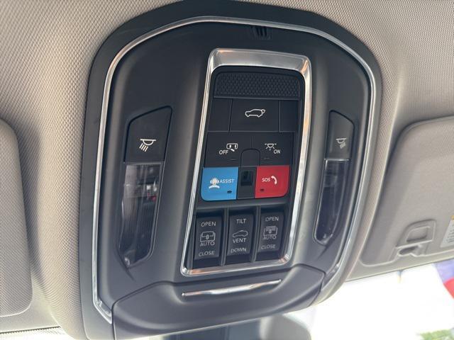 Photo of 2023 Baltic Gray Metallic Clearcoat Jeep Grand Cherokee