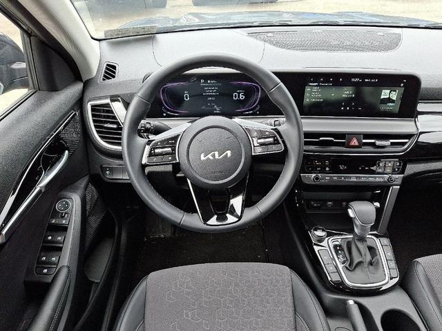 Photo of 2025 Gravity Gray Kia Seltos