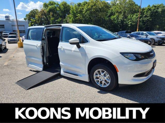 2023 Chrysler Voyager
