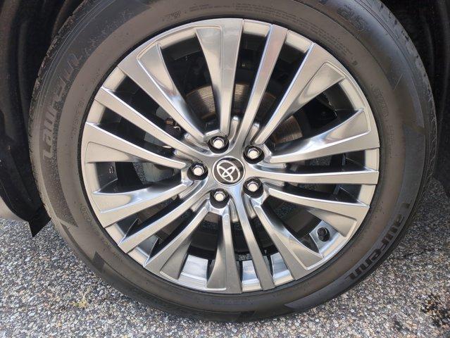 Photo of 2021 Blizzard Pearl Toyota Venza
