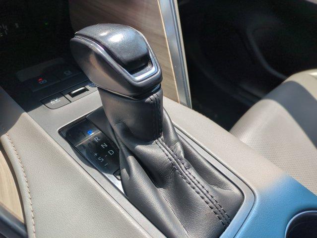 Photo of 2021 Blizzard Pearl Toyota Venza