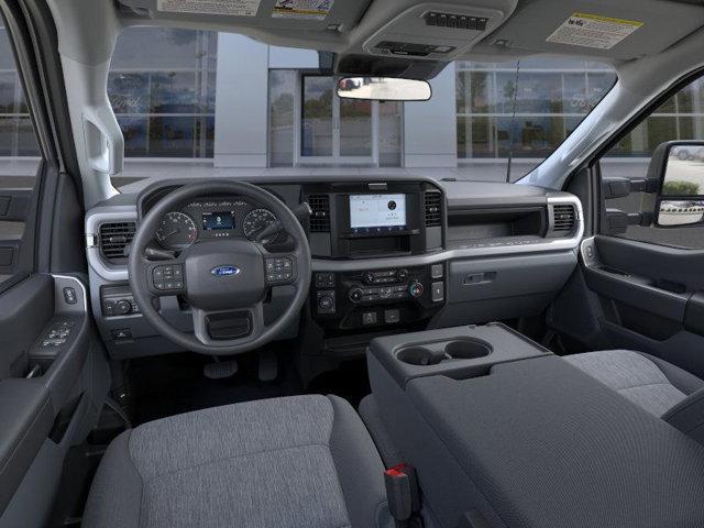 Photo of 2026 Oxford White Ford F-250