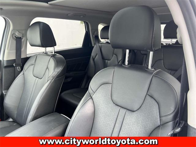 Photo of 2022 Glacial White Pearl Kia Sorento