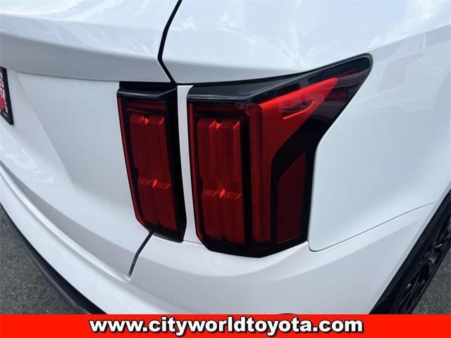 Photo of 2022 Glacial White Pearl Kia Sorento