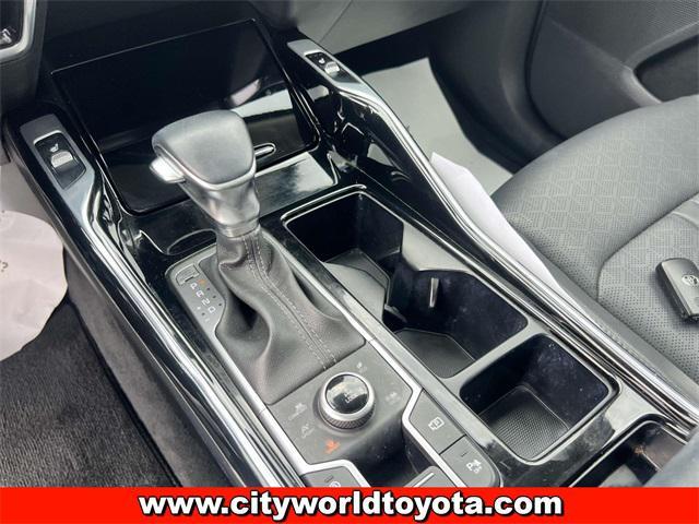 Photo of 2022 Glacial White Pearl Kia Sorento