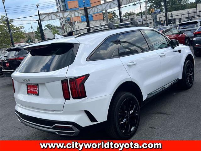 Photo of 2022 Glacial White Pearl Kia Sorento