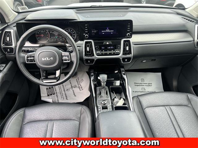 Photo of 2022 Glacial White Pearl Kia Sorento