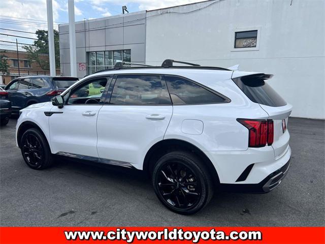 Photo of 2022 Glacial White Pearl Kia Sorento