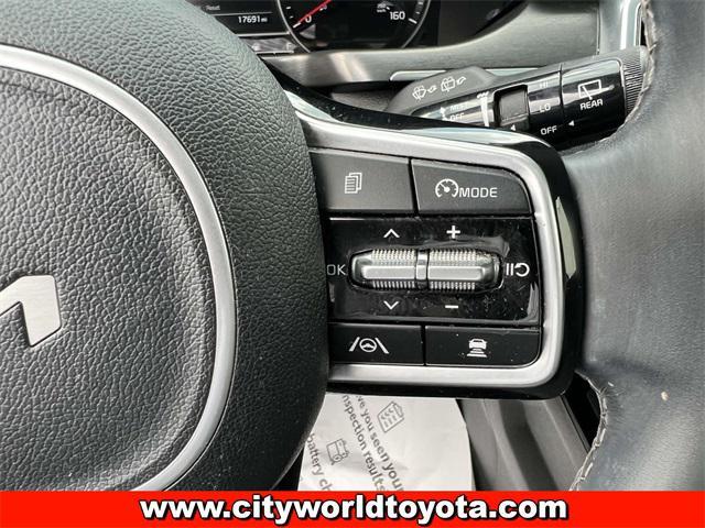 Photo of 2022 Glacial White Pearl Kia Sorento