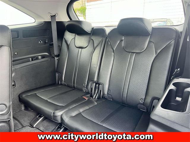 Photo of 2022 Glacial White Pearl Kia Sorento