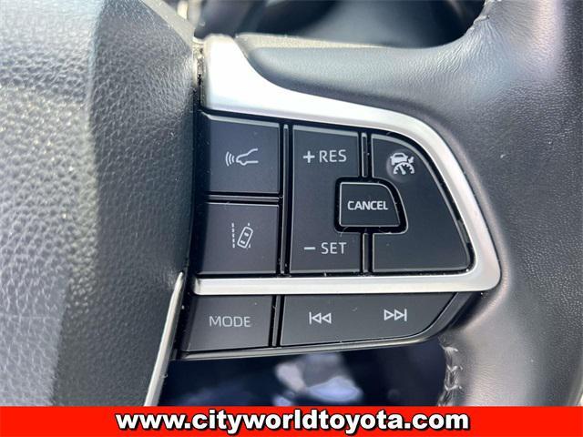 Photo of 2022 Midnight Black Metallic Toyota Highlander