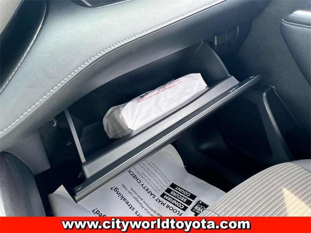 Photo of 2022 Midnight Black Metallic Toyota Highlander