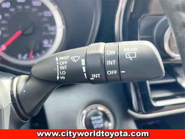 Photo of 2022 Midnight Black Metallic Toyota Highlander