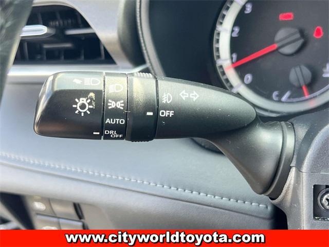 Photo of 2022 Midnight Black Metallic Toyota Highlander