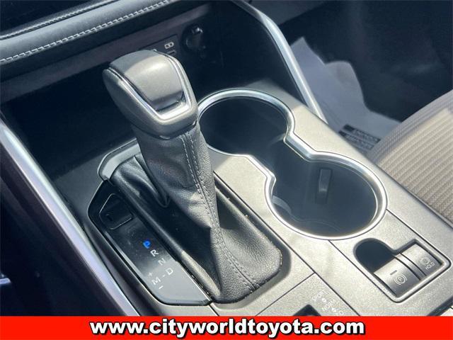 Photo of 2022 Midnight Black Metallic Toyota Highlander