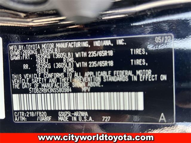 Photo of 2022 Midnight Black Metallic Toyota Highlander