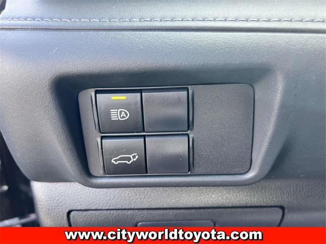 Photo of 2022 Midnight Black Metallic Toyota Highlander