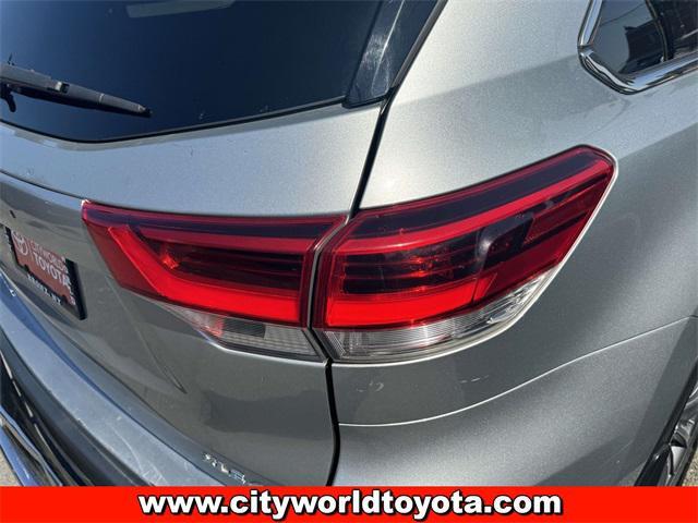 Photo of 2019 Celestial Silver Metallic Toyota Highlander