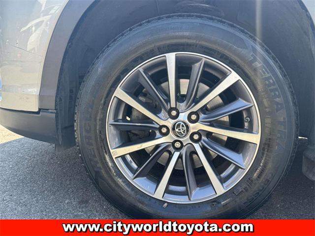 Photo of 2019 Celestial Silver Metallic Toyota Highlander