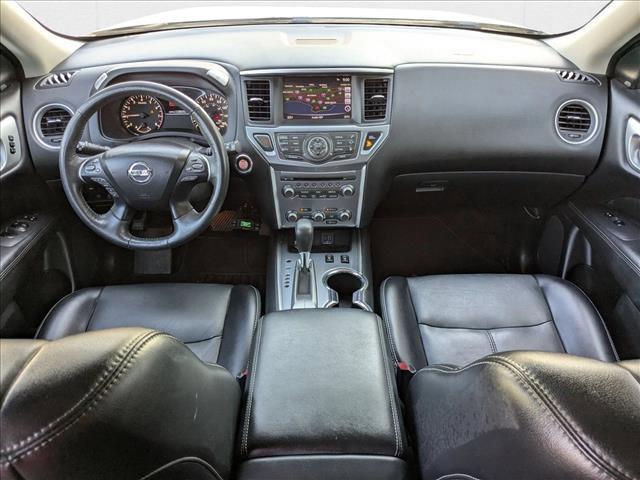 Photo of 2019 Brilliant Silver Metallic Nissan Pathfinder