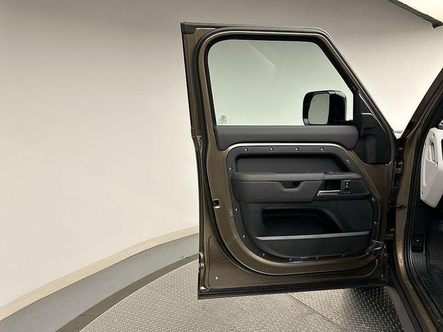 Photo of 2025 Gondwana Stone Metallic Land Rover Defender