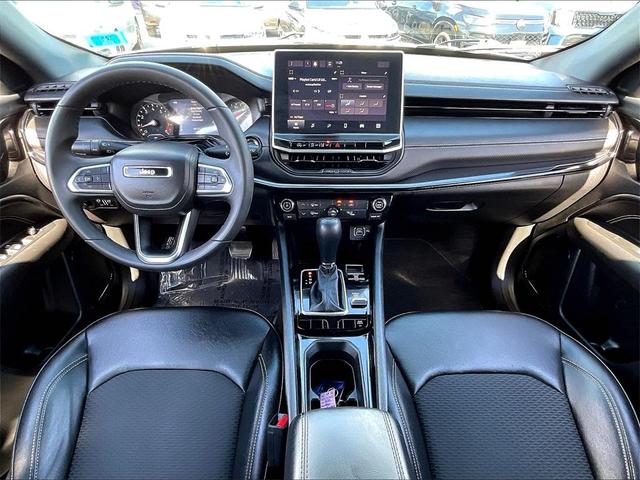 Photo of 2023 Silver Jeep Compass