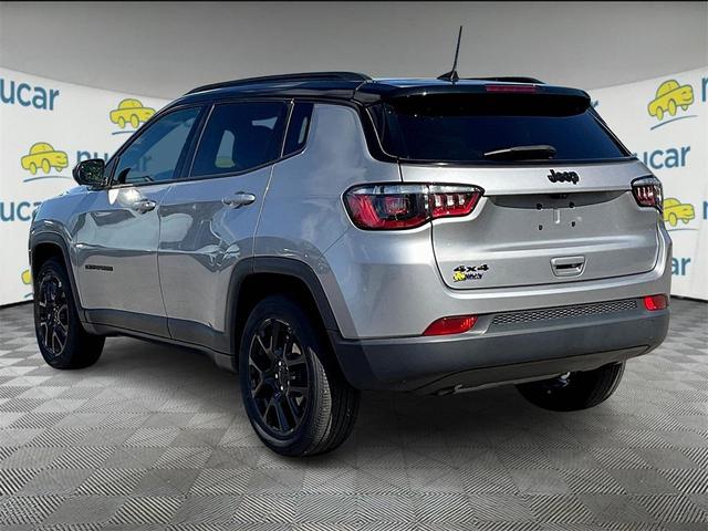 Photo of 2023 Silver Jeep Compass