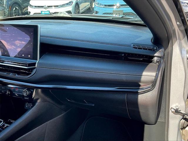 Photo of 2023 Silver Jeep Compass