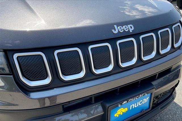 Photo of 2022 Gray Jeep Compass