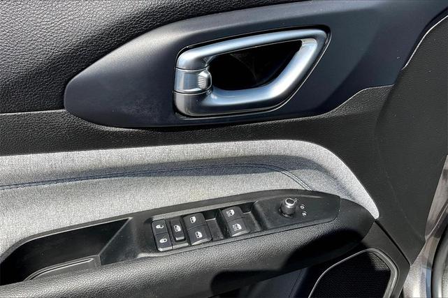 Photo of 2022 Gray Jeep Compass