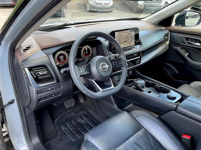 Photo of 2022 Gray / Black Nissan Rogue