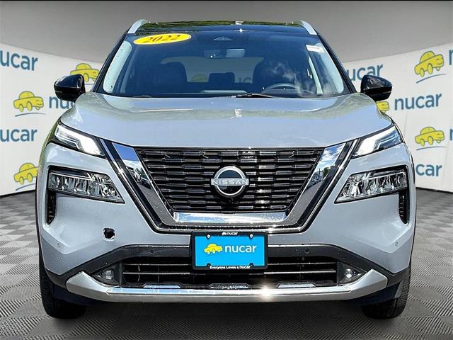 Photo of 2022 Gray / Black Nissan Rogue