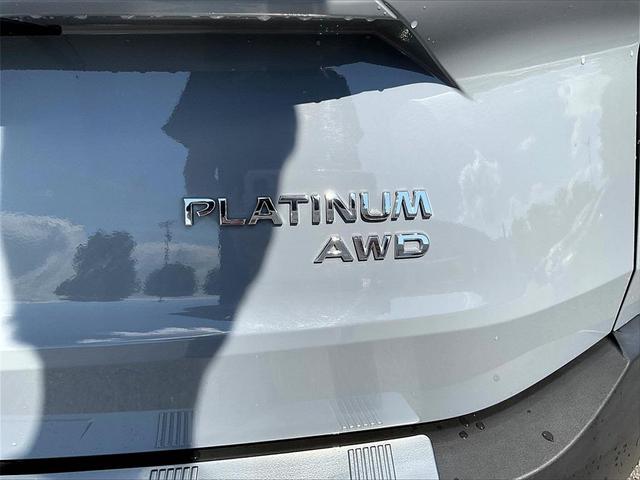 Photo of 2022 Gray / Black Nissan Rogue
