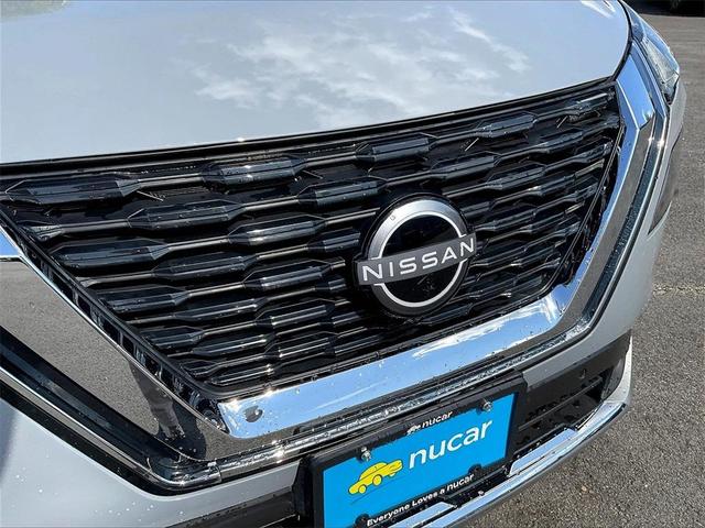 Photo of 2022 Gray / Black Nissan Rogue