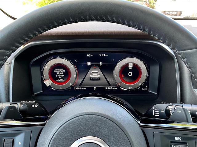 Photo of 2022 Gray / Black Nissan Rogue