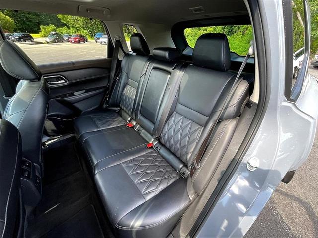 Photo of 2022 Gray / Black Nissan Rogue
