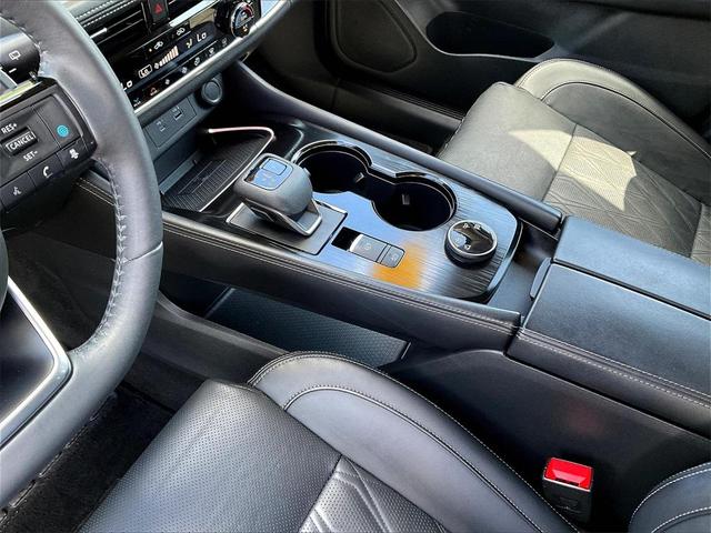 Photo of 2022 Gray / Black Nissan Rogue