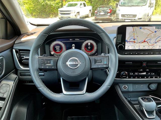 Photo of 2022 Gray / Black Nissan Rogue